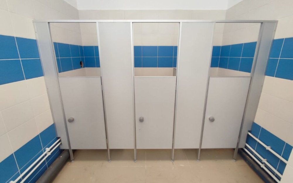 Детские туалетные кабины ЛДСП. Детский сад “Светлячок” г. Шексна